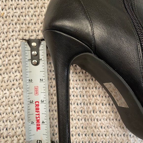 Sexy little black lace up pointy toe 👢 boot - Picture 3 of 4